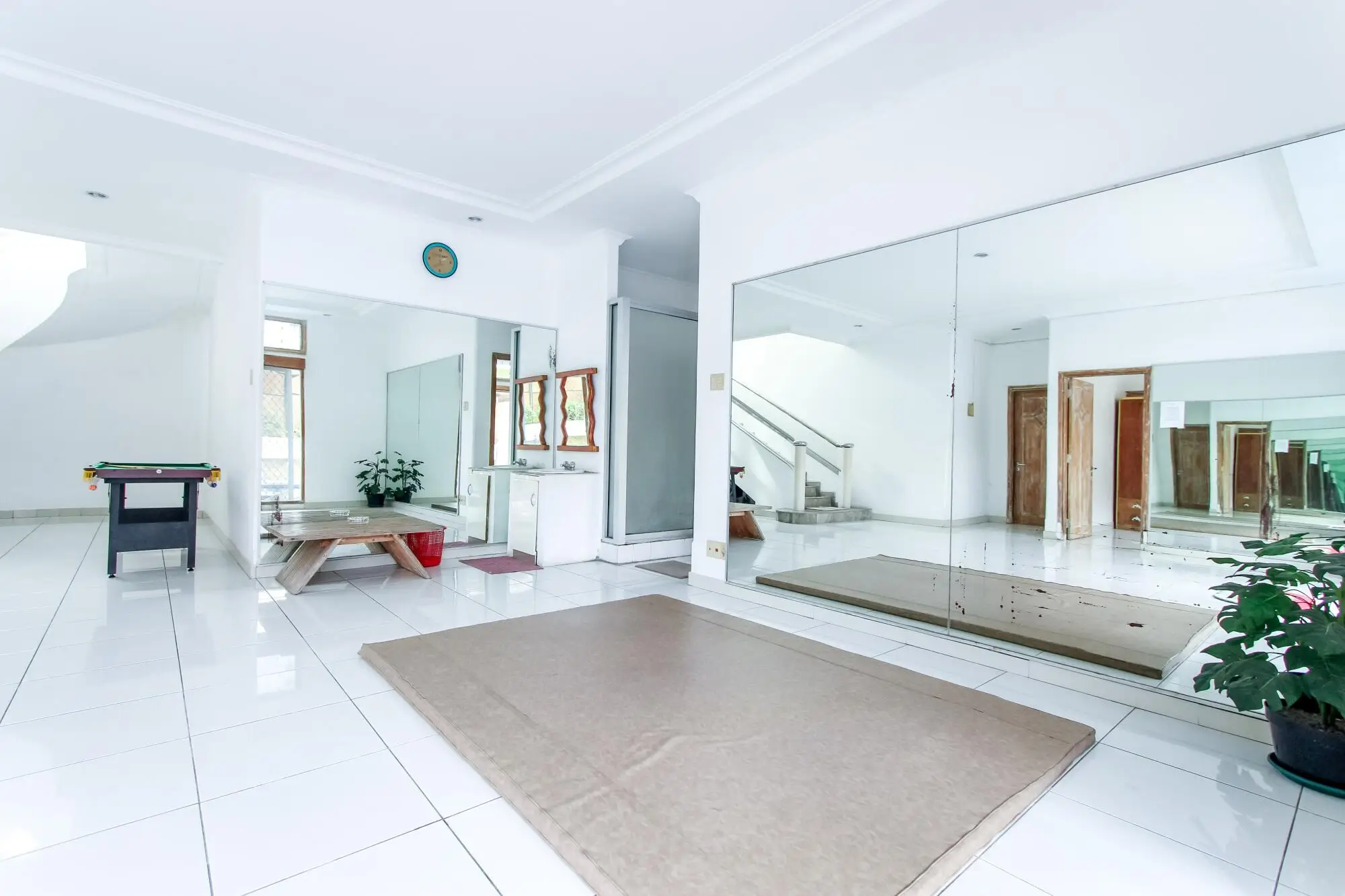 Things to Consider When Choosing a Leasing Only Service in Newport Beach, CA